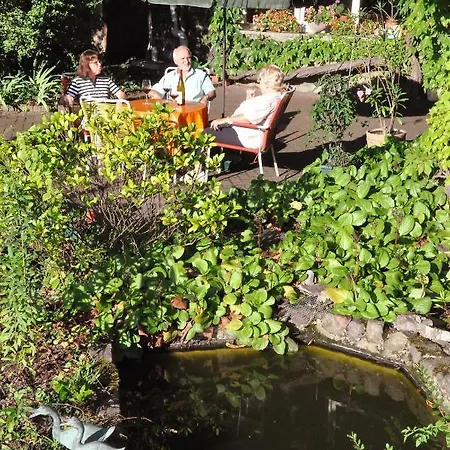 Alojamento de Acomodação e Pequeno-almoço Johanna 3*