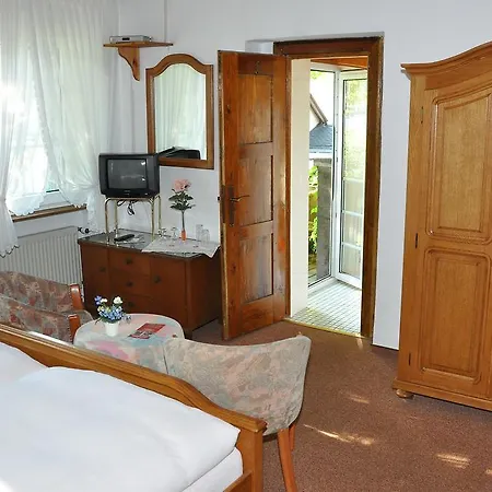 Alojamento de Acomodação e Pequeno-almoço Johanna 3*