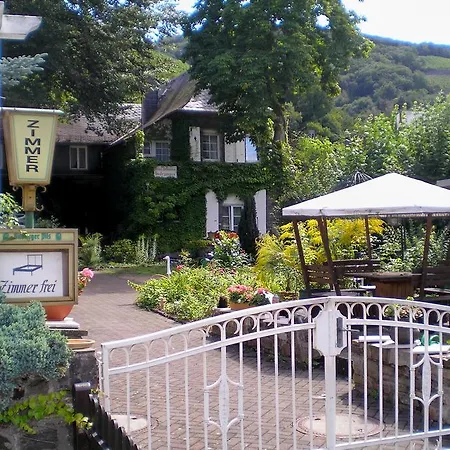 Alojamento de Acomodação e Pequeno-almoço Johanna 3*