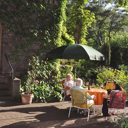 Alojamento de Acomodação e Pequeno-almoço Johanna 3*